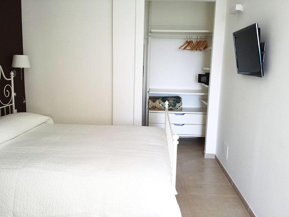 Hotel E Residence Il Faro Acciaroli Bagian luar foto